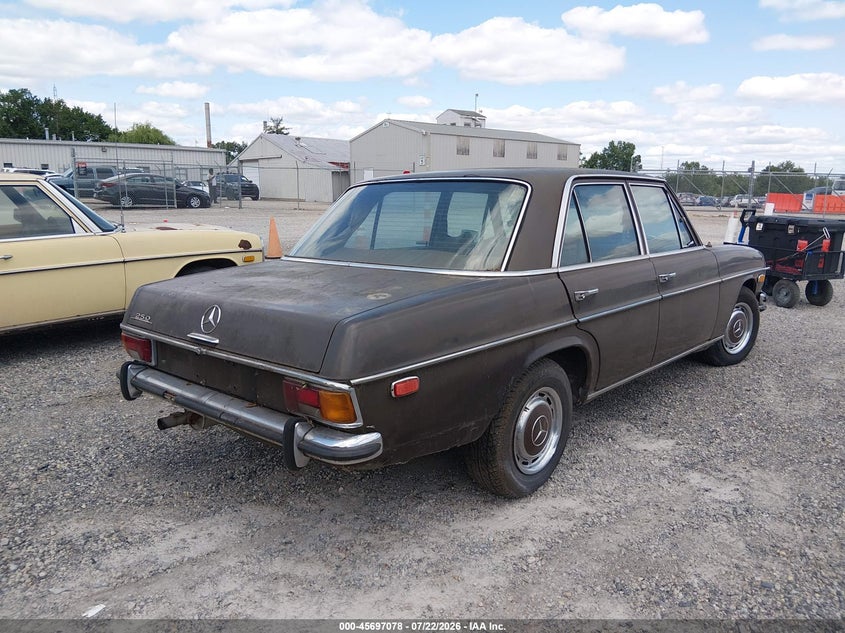 1971 MERCEDES 250 C auction photo 4