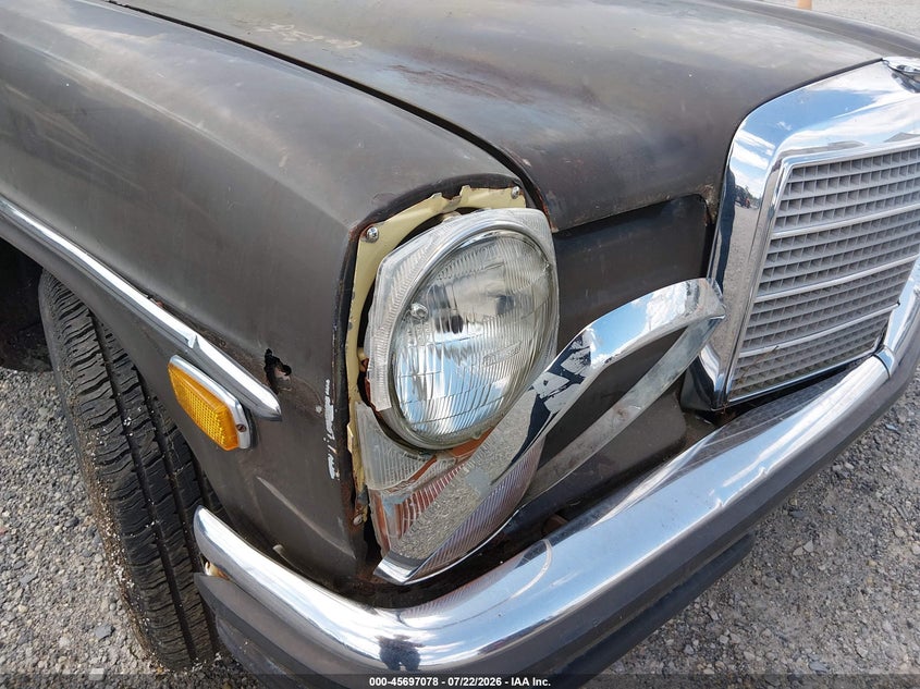 1971 MERCEDES 250 C auction photo 6