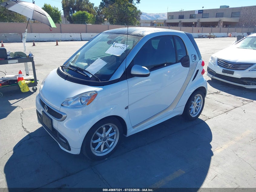 2014 SMART FORTWO ELECTRIC DRIVE auction photo 2