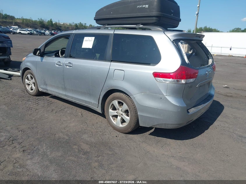 2013 TOYOTA SIENNA auction photo 3