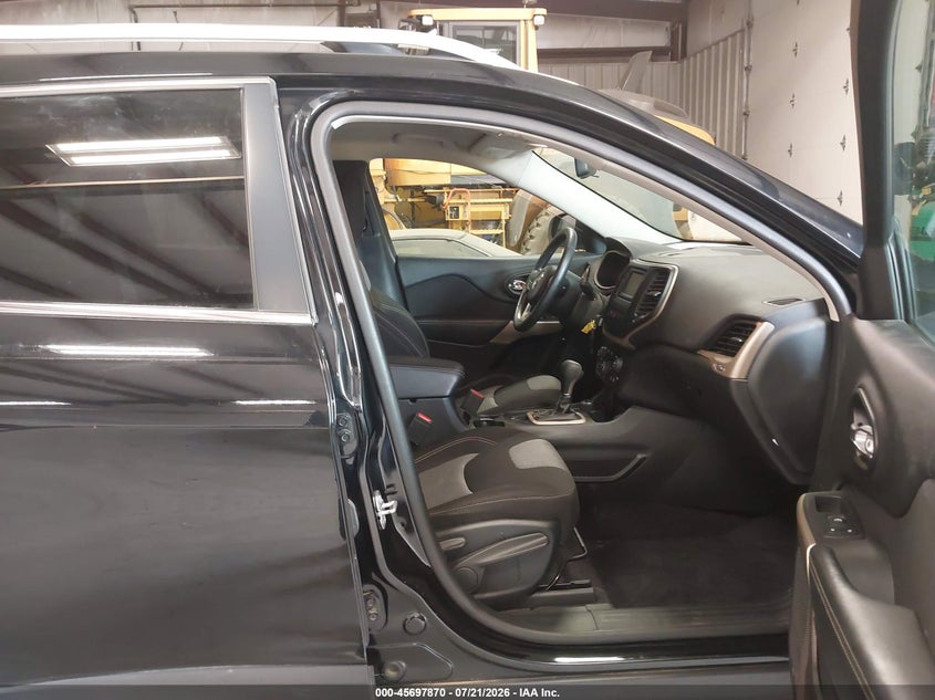 2018 JEEP CHEROKEE auction photo 5