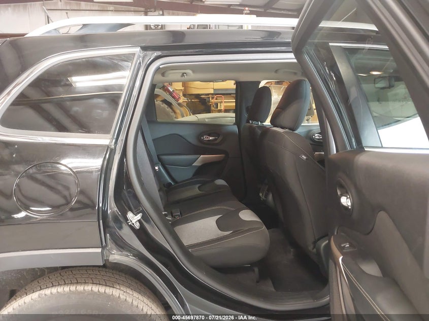 2018 JEEP CHEROKEE auction photo 8