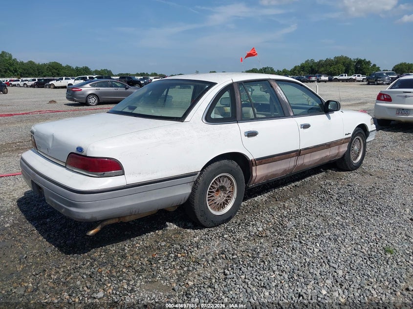 1992 FORD CROWN VICTORIA auction photo 4