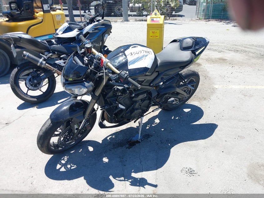 TRIUMPH STREET TRIPLE 2025