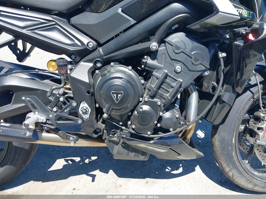 2025 TRIUMPH MOTORCYCLE STREET TRIPLE auction photo 8