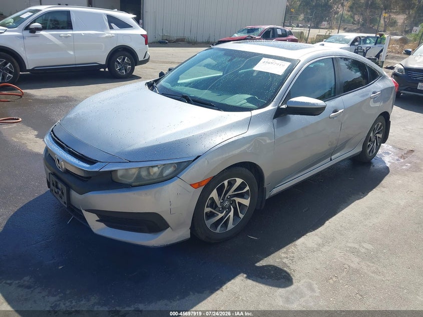 2018 Honda Civic, Left & Right Side, IAAI, VIN 19XFC2F76JE020909 — photo 2