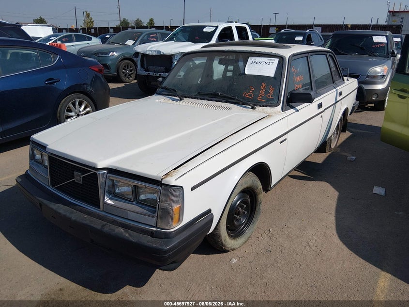 1983 VOLVO 244 auction photo 2