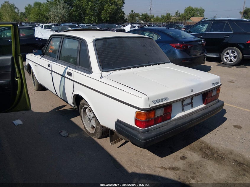1983 VOLVO 244 auction photo 3