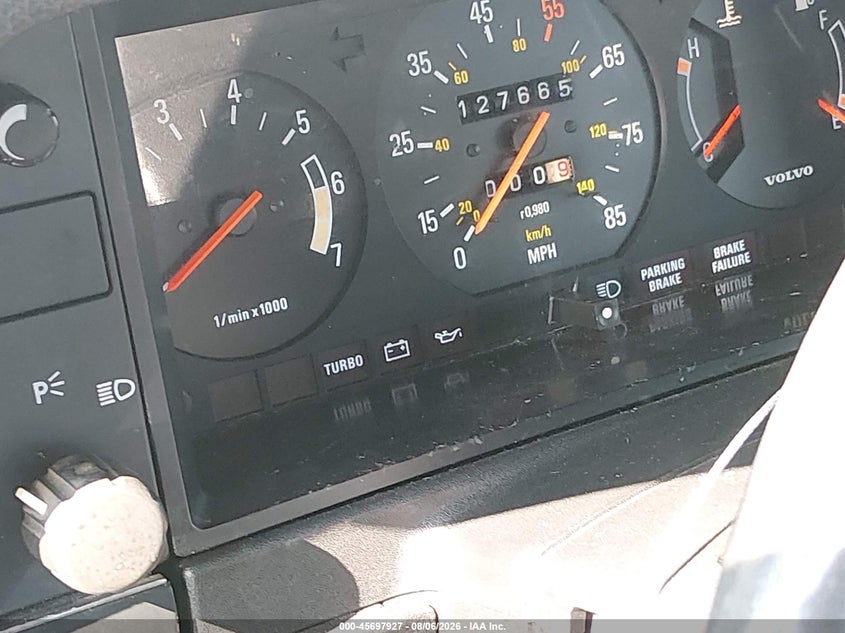 1983 VOLVO 244 auction photo 7