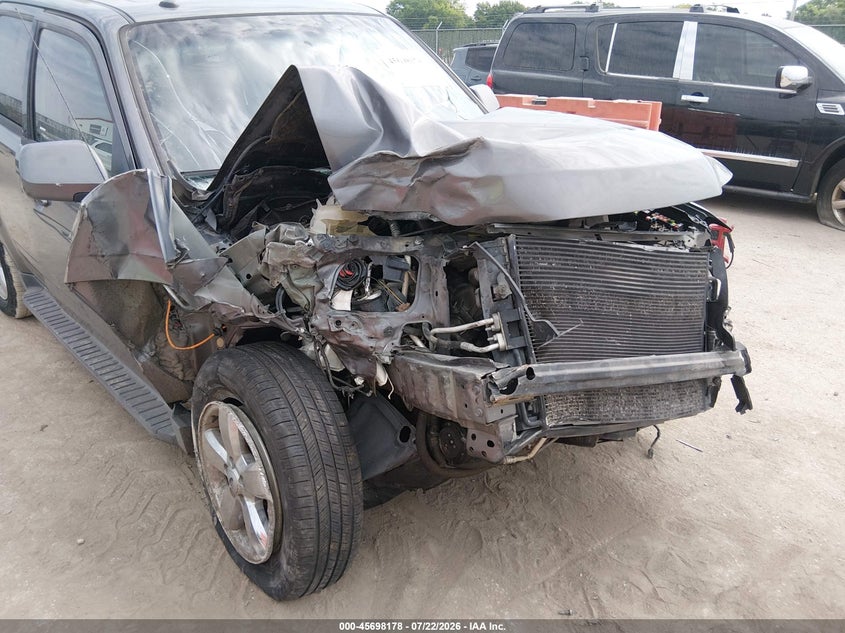 2012 FORD ESCAPE auction photo 6