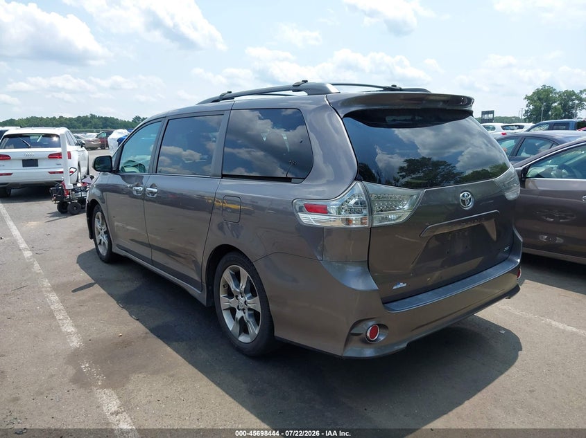 2013 TOYOTA SIENNA auction photo 3