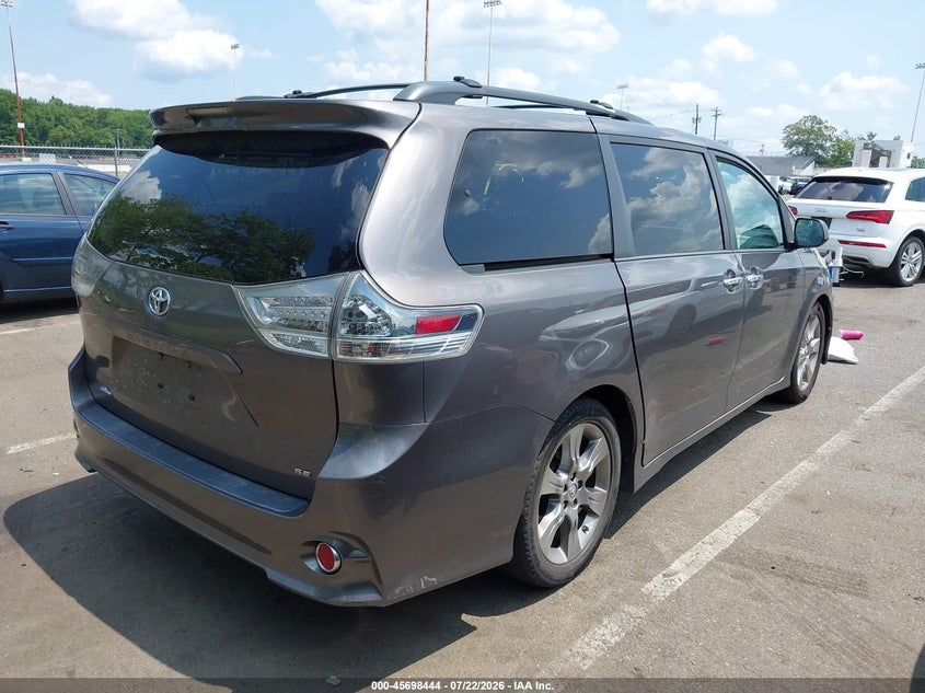 2013 TOYOTA SIENNA auction photo 4