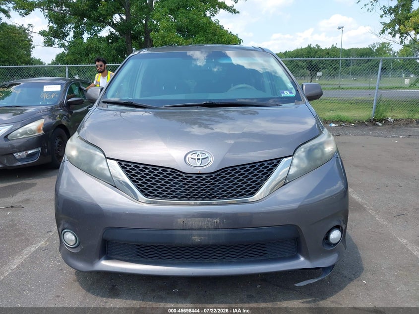2013 TOYOTA SIENNA auction photo 6