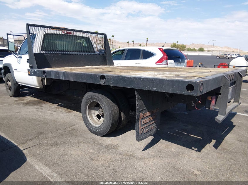 2004 CHEVROLET SILVERADO 3500 CHASSIS auction photo 3