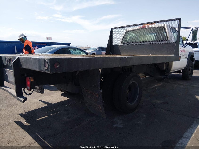 2004 CHEVROLET SILVERADO 3500 CHASSIS auction photo 4