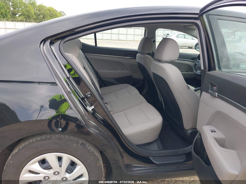 2018 HYUNDAI ELANTRA auction photo 8