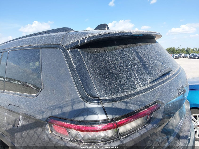 2023 JEEP GRAND CHEROKEE L auction photo 3
