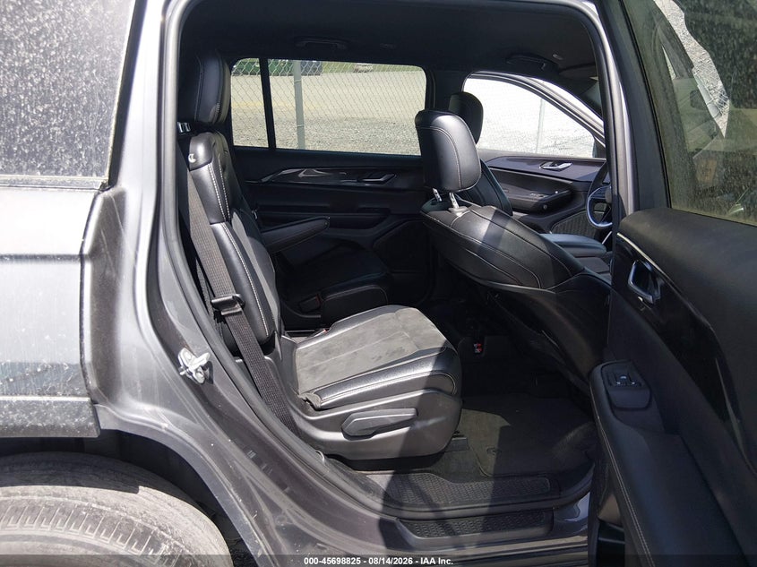 2023 JEEP GRAND CHEROKEE L auction photo 8