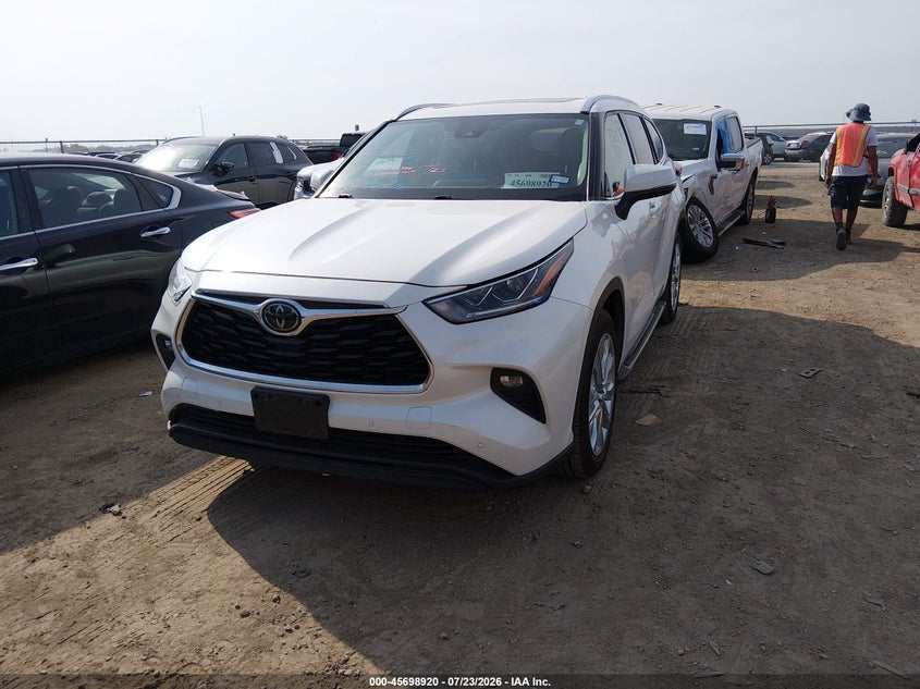 2020 TOYOTA HIGHLANDER auction photo 2