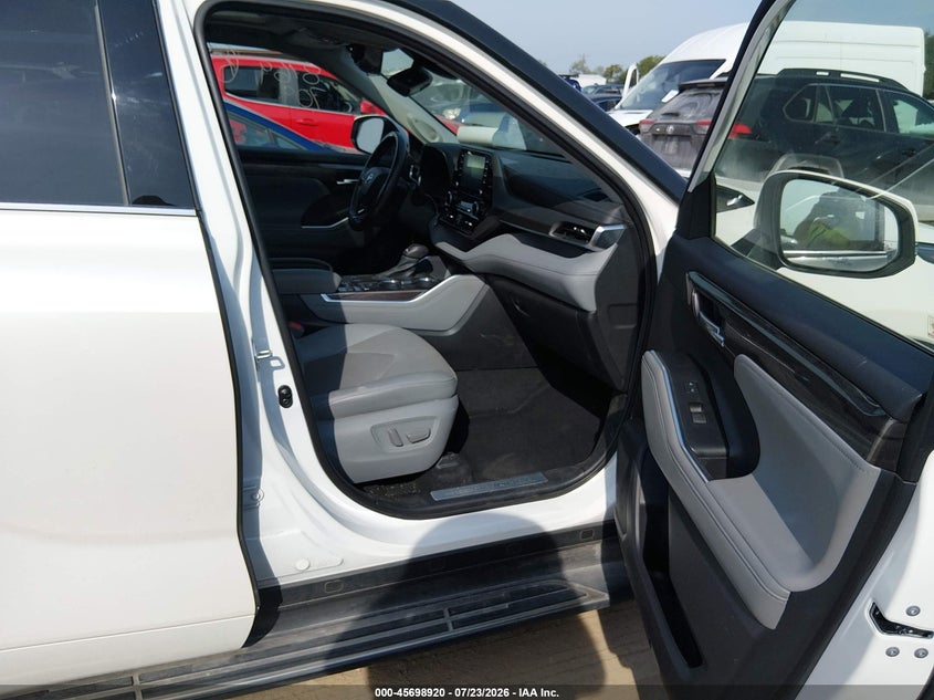 2020 TOYOTA HIGHLANDER auction photo 5