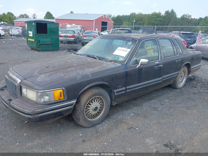 1993 LINCOLN TOWN CAR auction photo 2