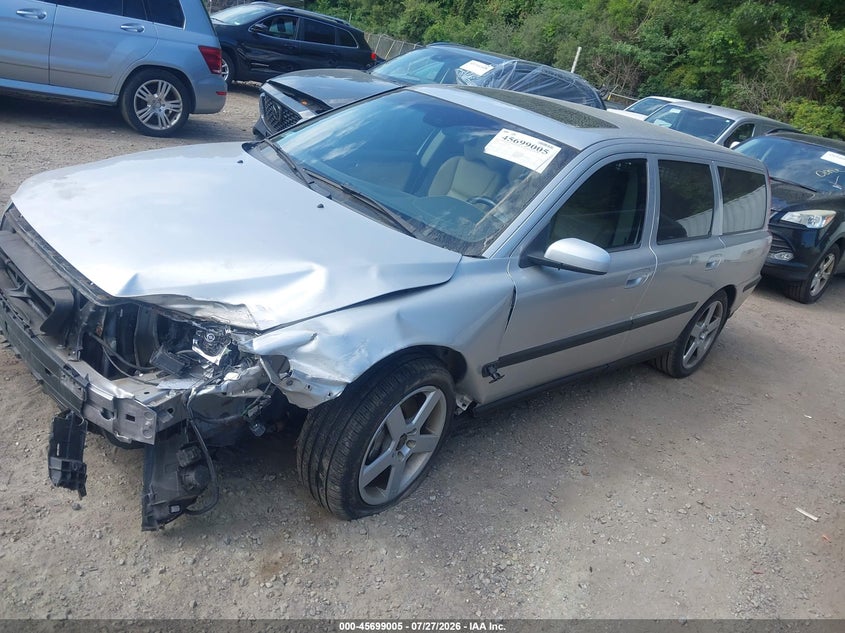 2004 VOLVO V70 auction photo 2