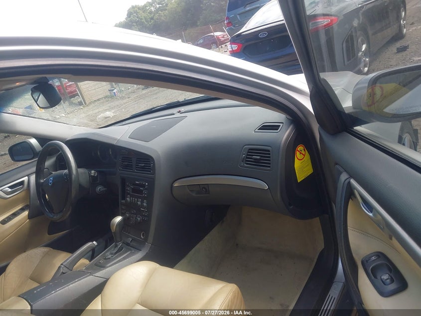 2004 VOLVO V70 auction photo 5