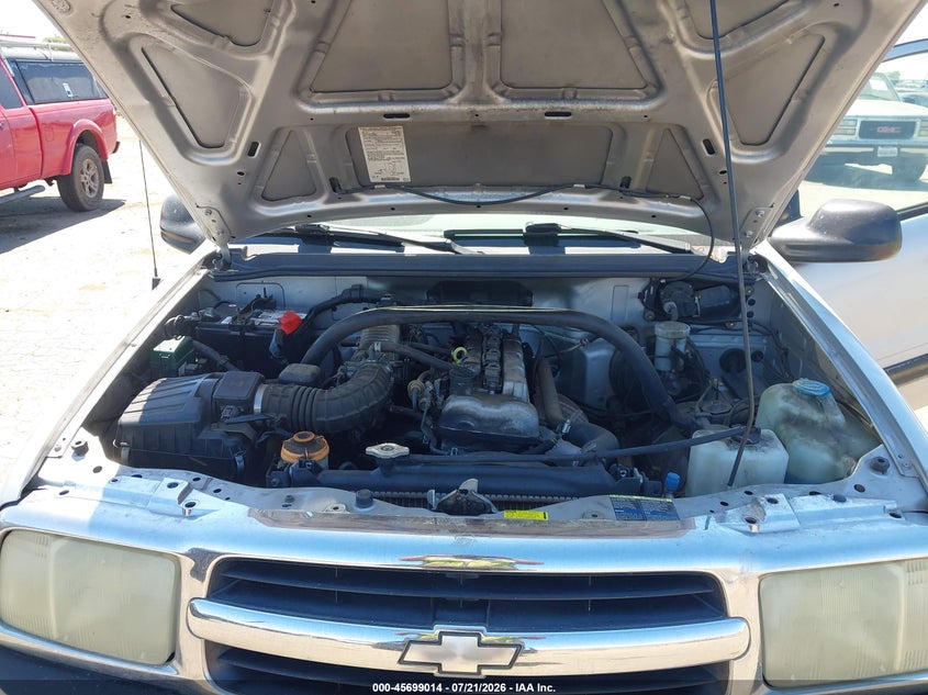 2003 Chevrolet Tracker Hard Top Base VIN: 2CNBE13C836951690 Lot: 45699014