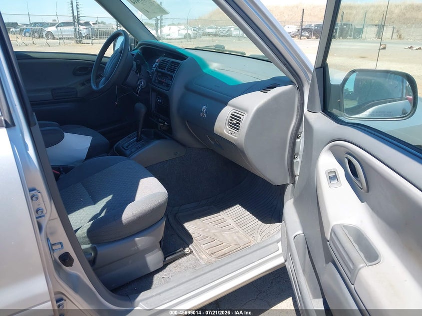 2003 Chevrolet Tracker Hard Top Base VIN: 2CNBE13C836951690 Lot: 45699014