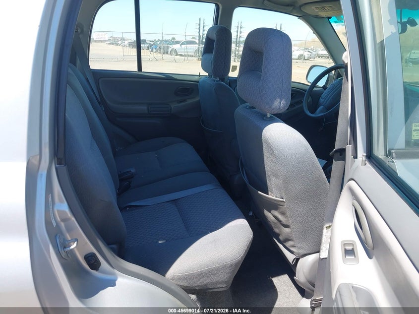 2003 CHEVROLET TRACKER auction photo 8