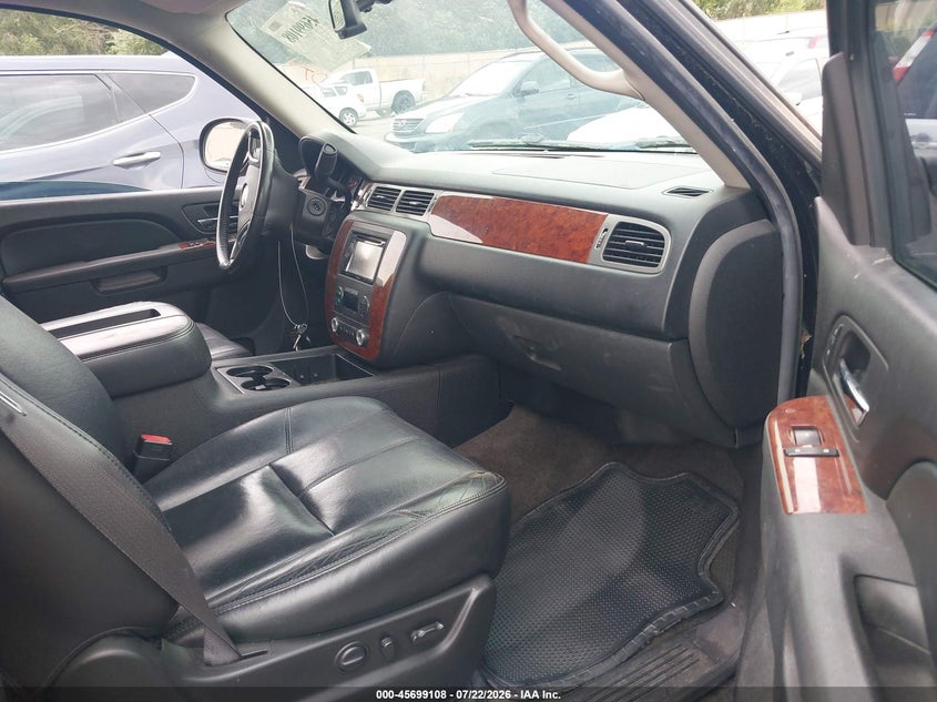 2011 CHEVROLET TAHOE auction photo 5