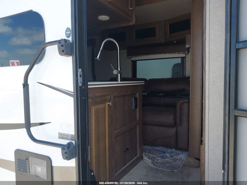 2018 FOREST RIVER ROCKWOOD RLT8311WS auction photo 5