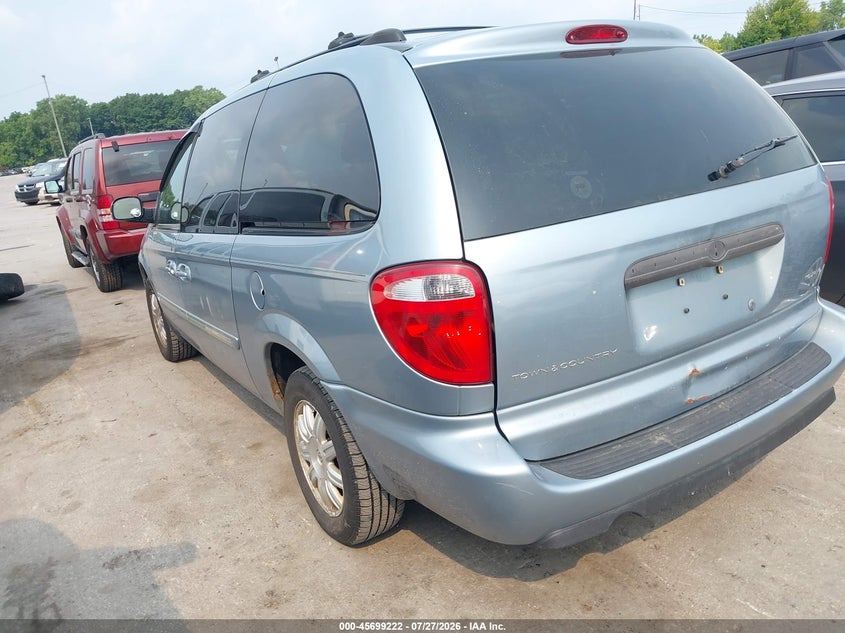 2005 CHRYSLER TOWN & COUNTRY auction photo 3
