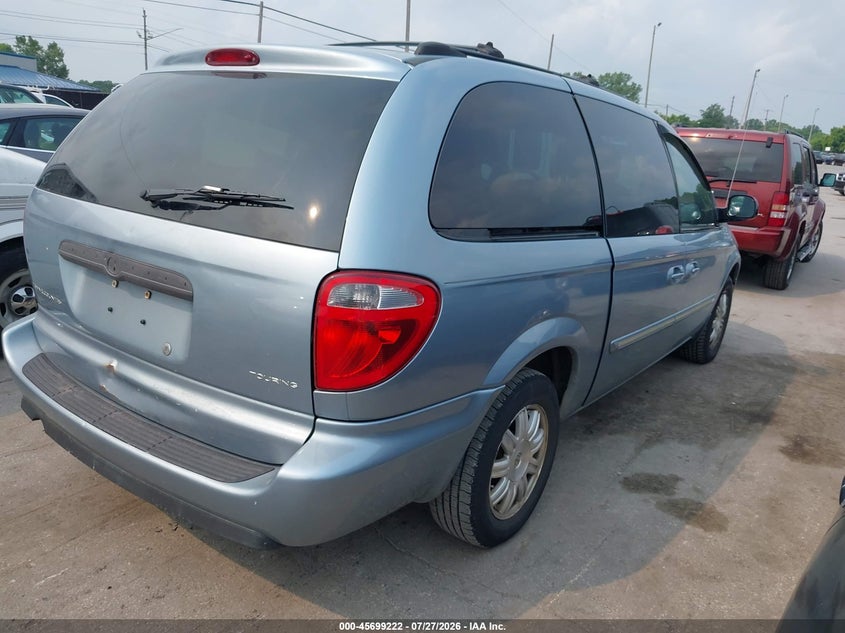 2005 CHRYSLER TOWN & COUNTRY auction photo 4