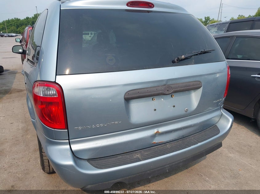 2005 CHRYSLER TOWN & COUNTRY auction photo 6