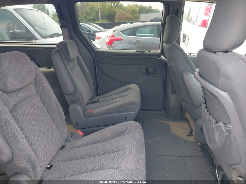 2005 CHRYSLER TOWN & COUNTRY auction photo 8