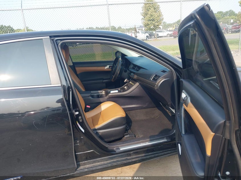 2015 LEXUS CT 200H auction photo 5