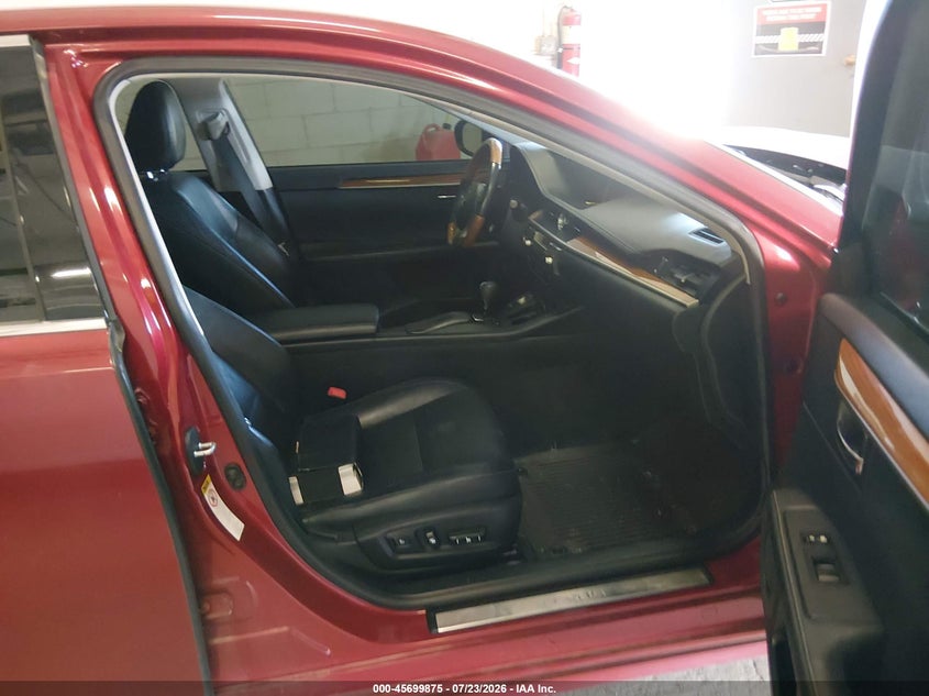 2013 LEXUS ES 300H auction photo 5