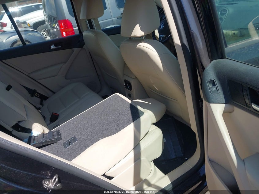 2016 VOLKSWAGEN TIGUAN auction photo 8