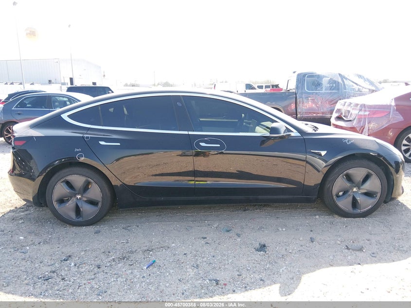 TESLA MODEL 3 - zdjęcie 13