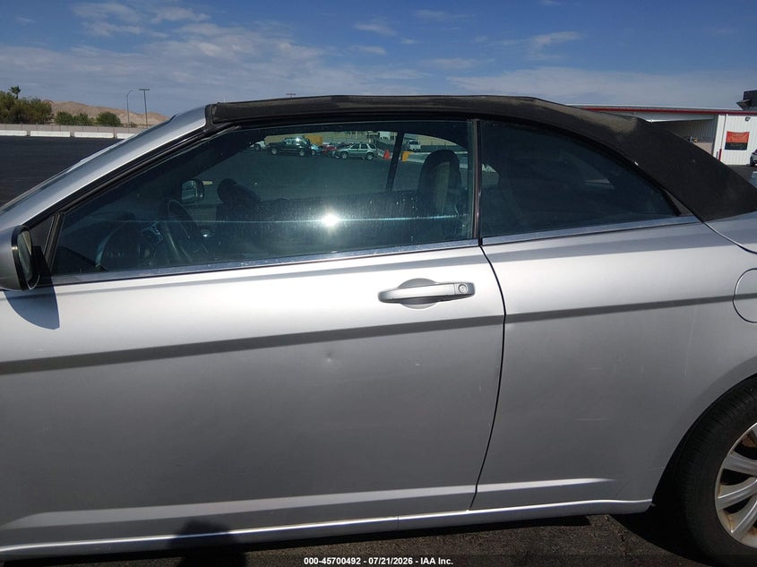 2011 Chrysler 200 Touring VIN: 1C3BC2EB5BN532487 Lot: 45700492