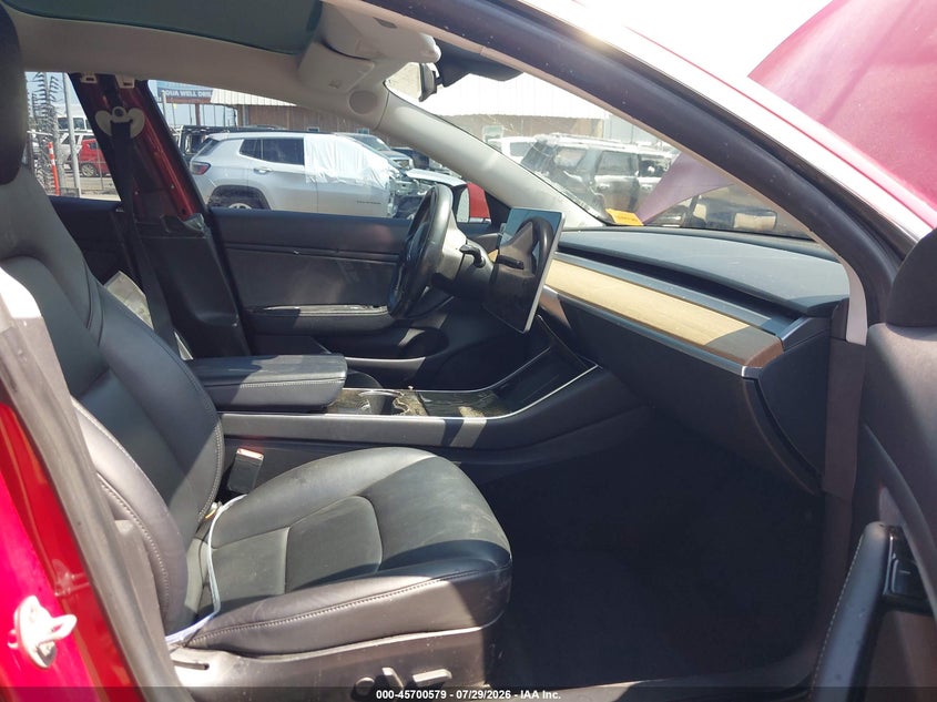 TESLA MODEL 3 - zdjęcie 5