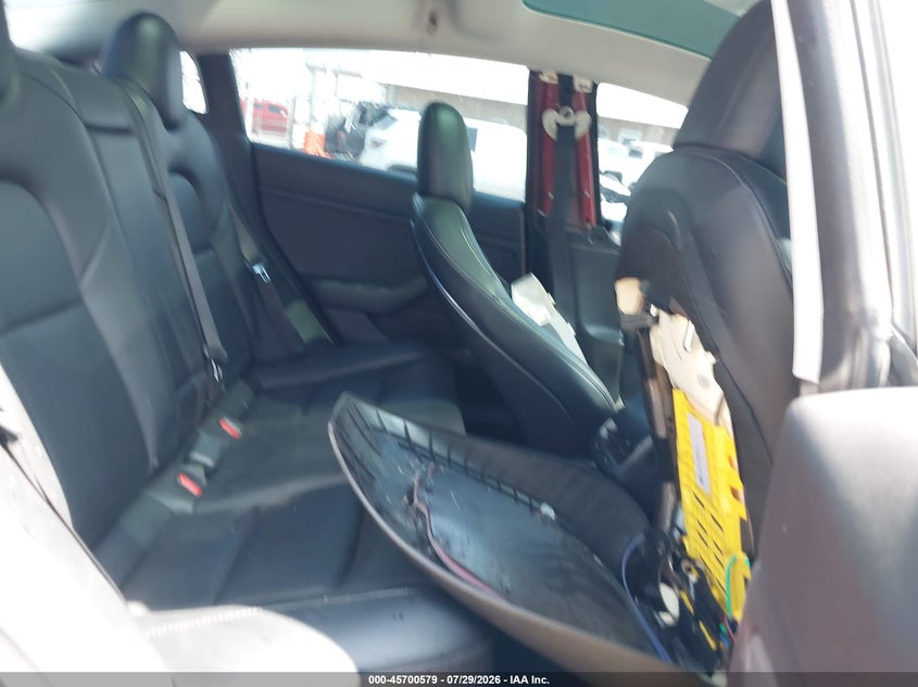TESLA MODEL 3 - zdjęcie 8