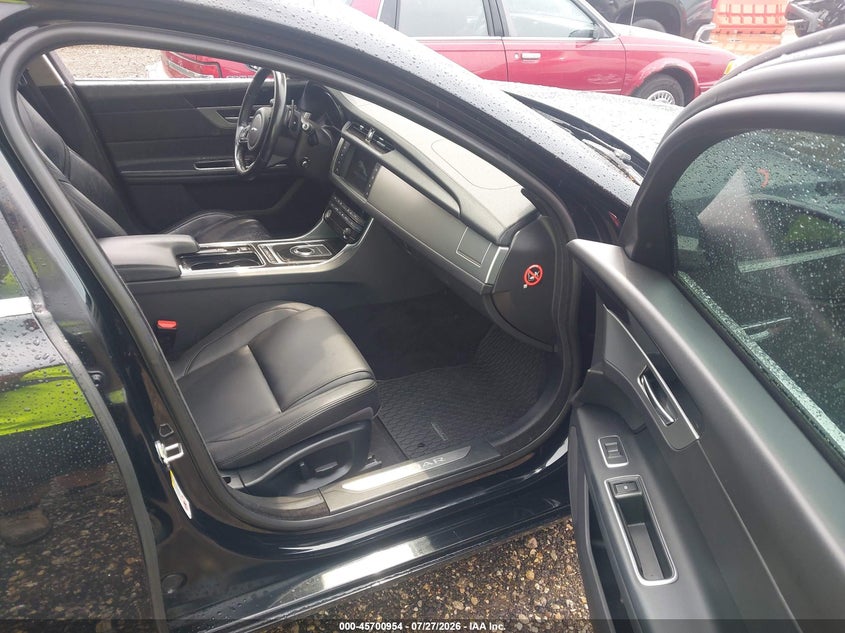2017 JAGUAR XF auction photo 5