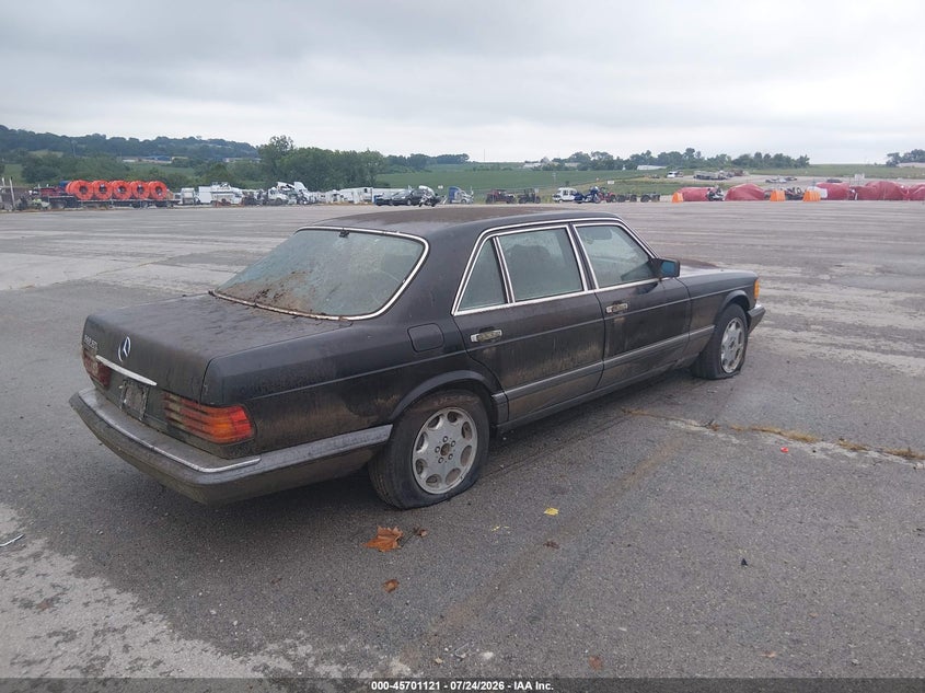 1989 MERCEDES-BENZ 560 auction photo 4