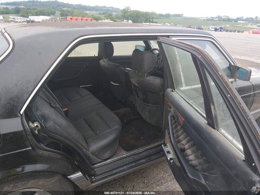 1989 MERCEDES-BENZ 560 auction photo 8