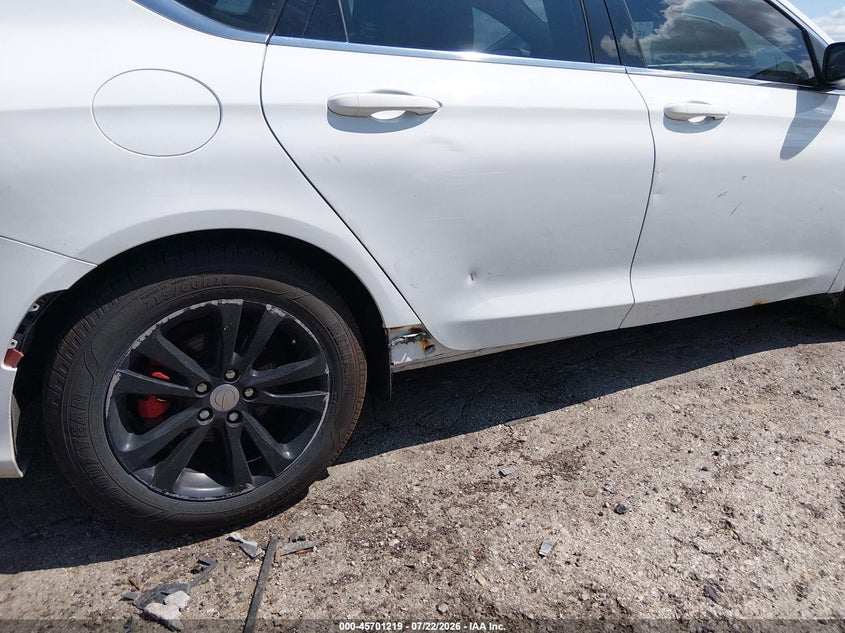 2015 CHRYSLER 200 auction photo 6