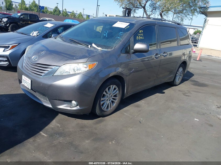 Vin: 5tdyk3dc9fs572614, lot: 46199968, toyota sienna xle 8 passenger 20152