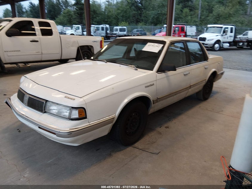 1993 OLDSMOBILE CUTLASS CIERA auction photo 2