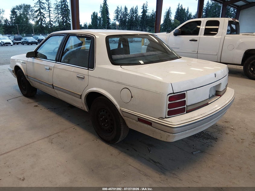 1993 OLDSMOBILE CUTLASS CIERA auction photo 3